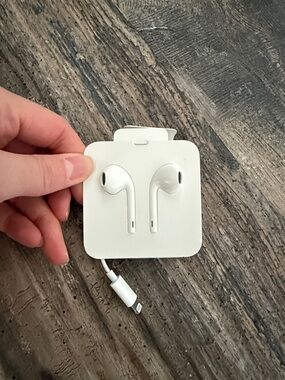 Apple White EarPods with Lightning Connector